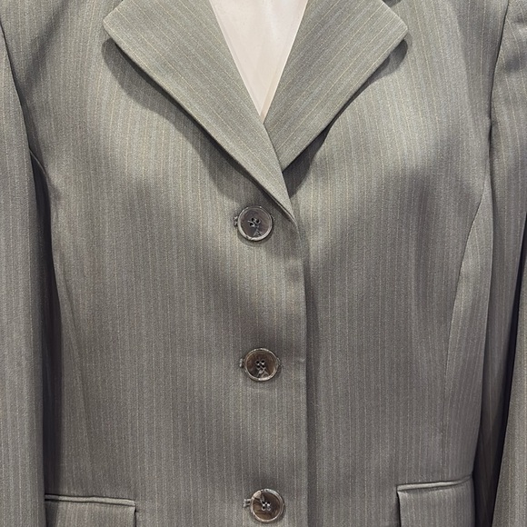 Even Picone pinstripe Blazer - Picture 2 of 4